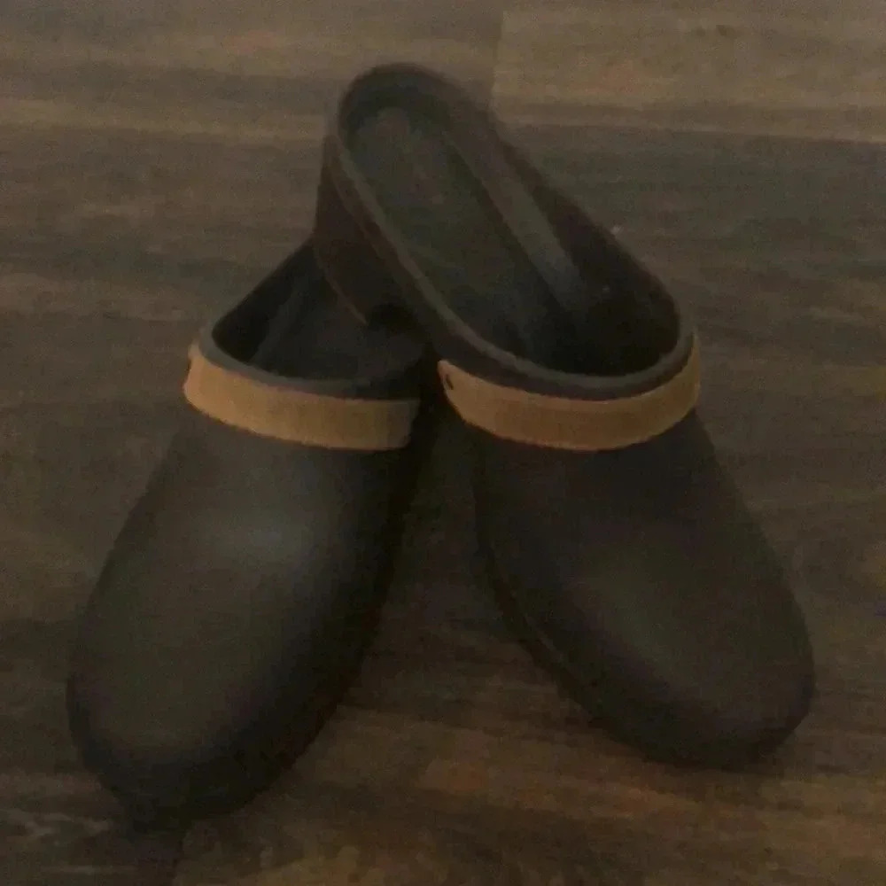 CROCS Women's Sarah Suede Buckle Slip on Mules Clogs  heels Brown Women … - Picture 10 of 10